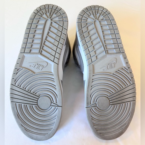 Nike Air Jordan 1 Mid “Light Smoke Grey” Men’s 9 – Clean & Authentic - Picture 10 of 12